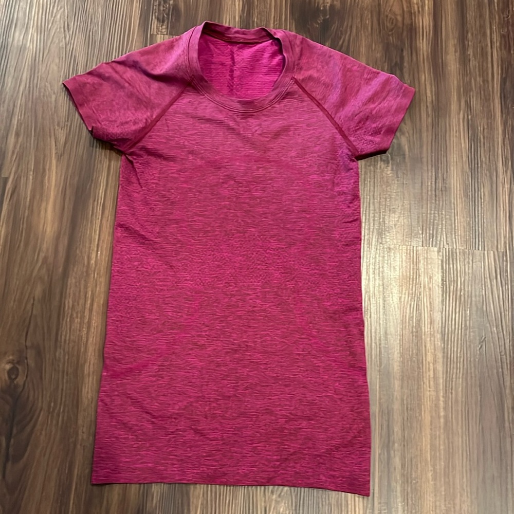 Lululemon short sleeveve size 4 tee